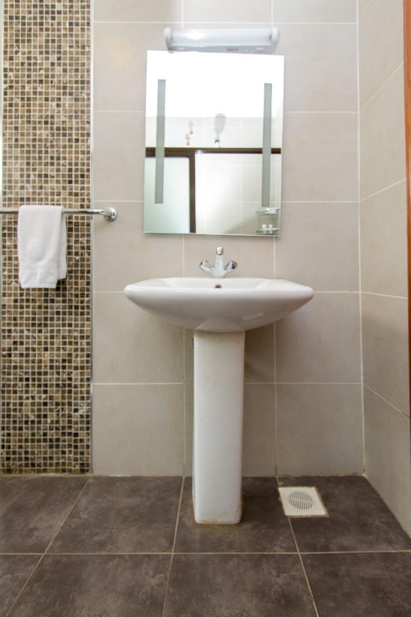 Victoria Comfort Inn Кисуму Экстерьер фото