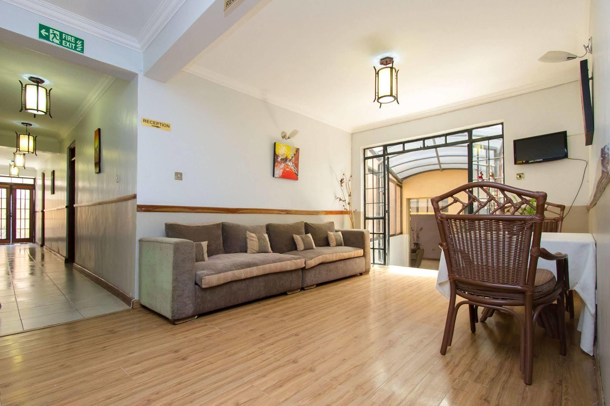 Victoria Comfort Inn Кисуму Экстерьер фото
