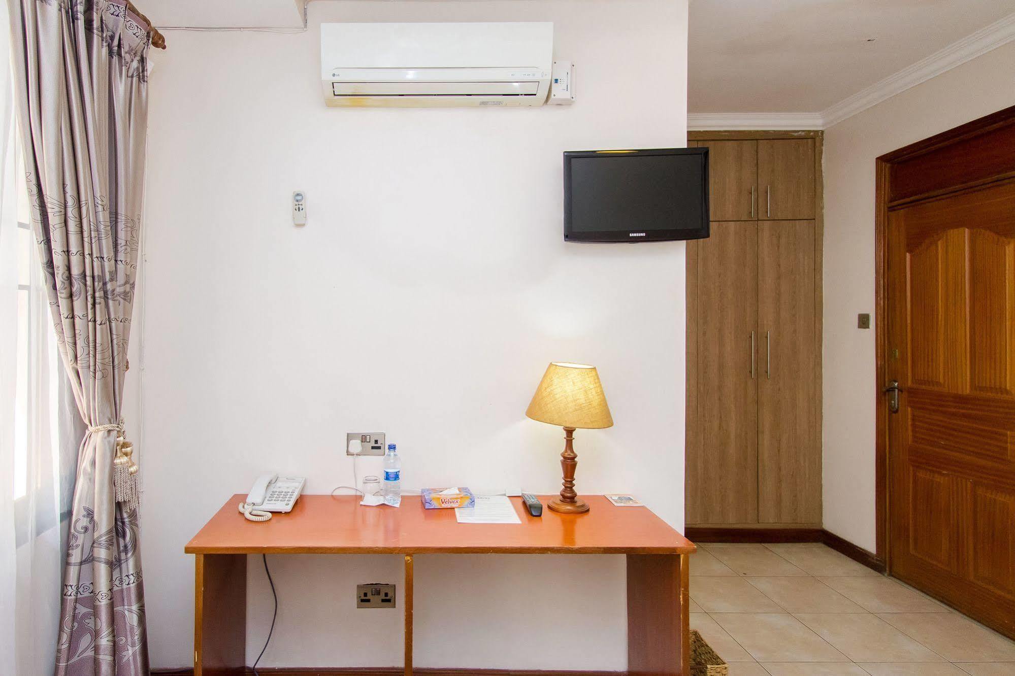 Victoria Comfort Inn Кисуму Экстерьер фото