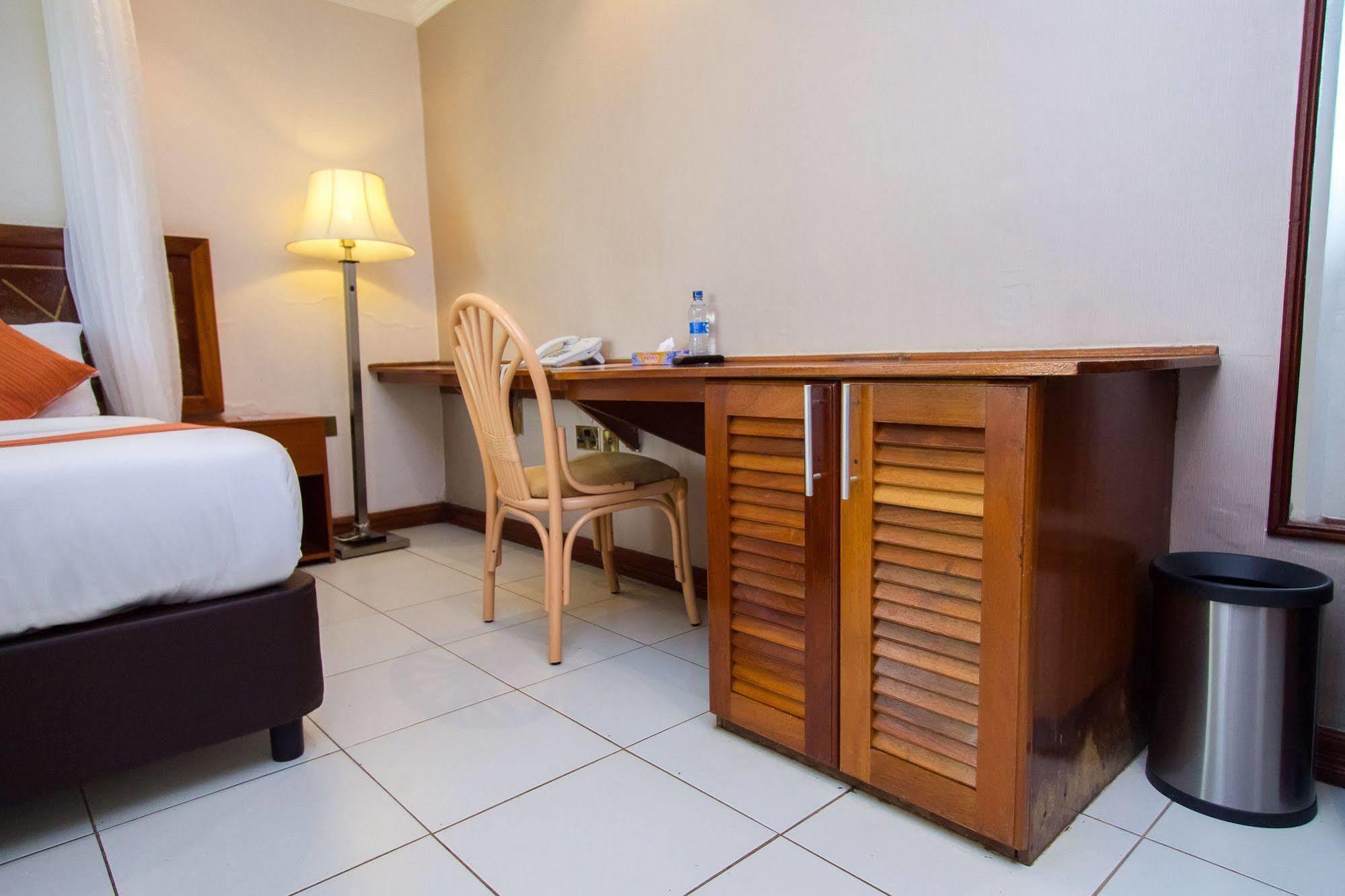 Victoria Comfort Inn Кисуму Экстерьер фото