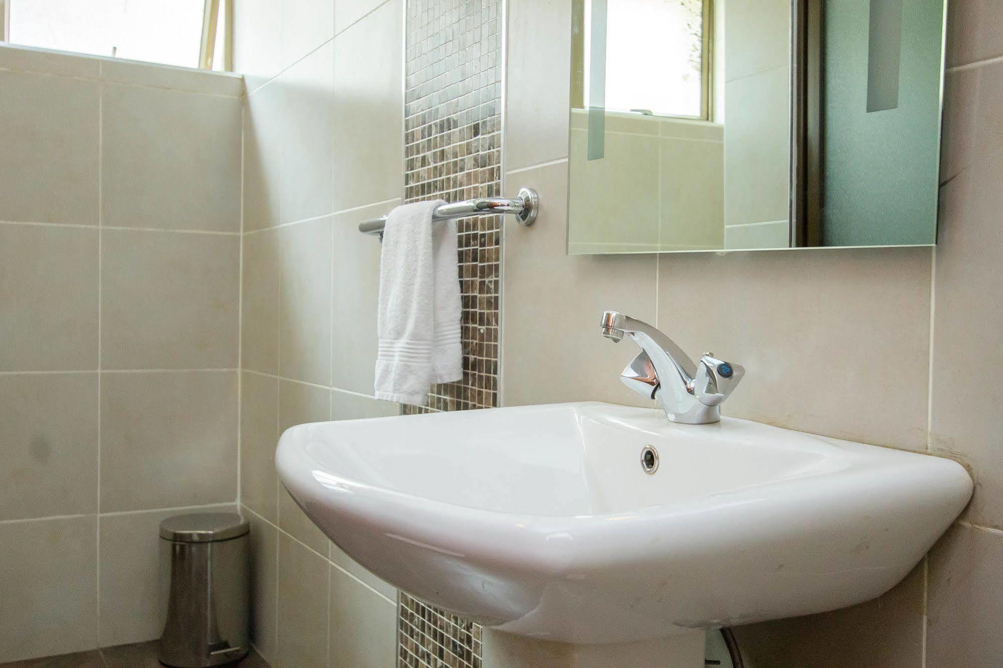 Victoria Comfort Inn Кисуму Экстерьер фото