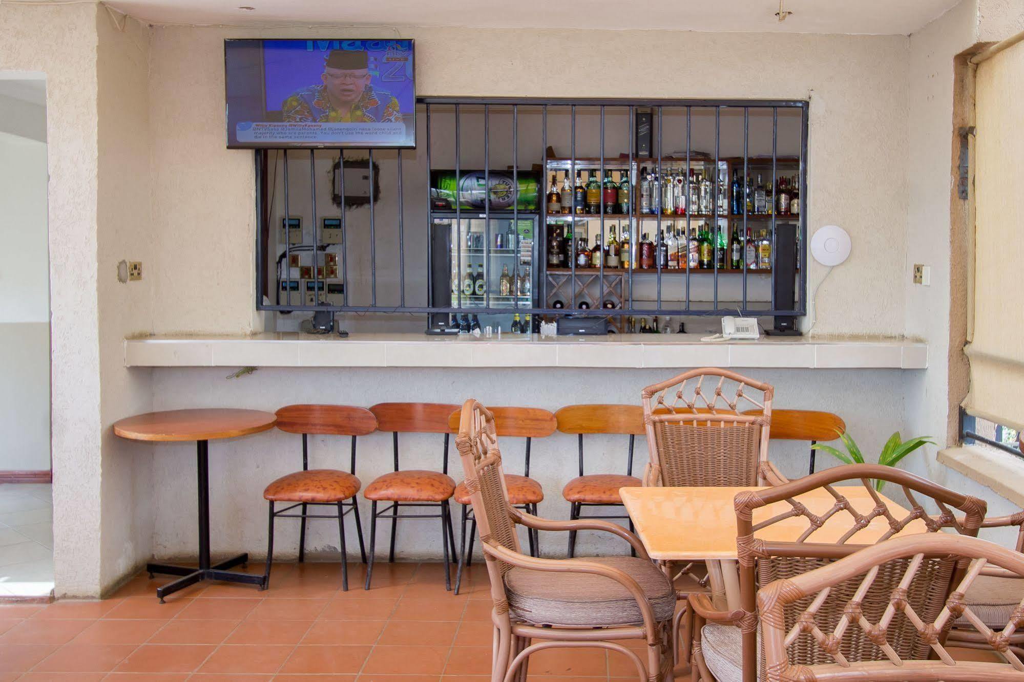 Victoria Comfort Inn Кисуму Экстерьер фото